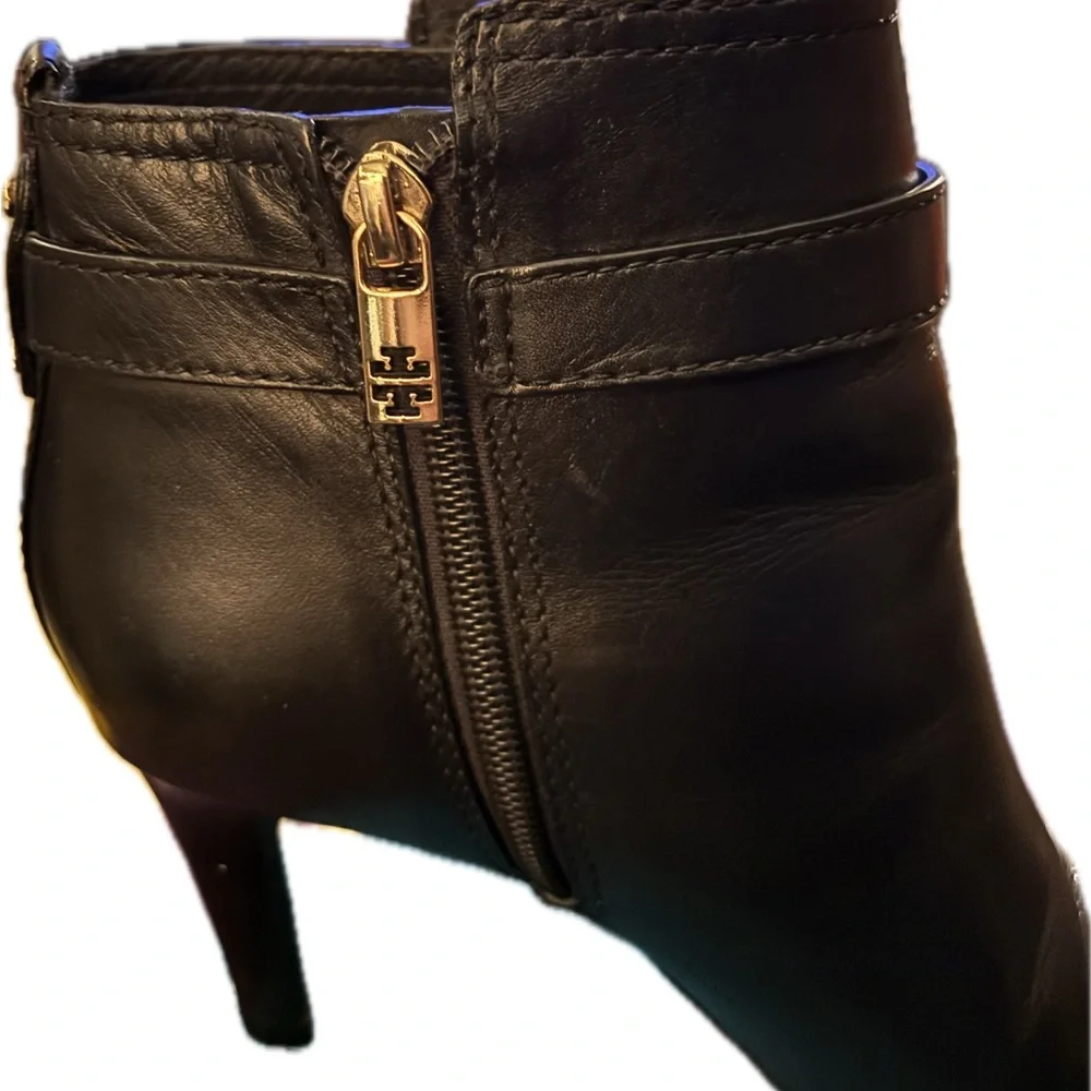 Black Gorgeous Tory Burch Brita Equestrian Calf High-Heel Boots
Sz. 8 - Picture 6 of 10
